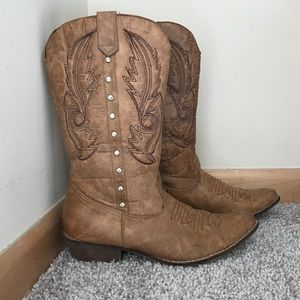 Cowgirl Boots from The Buckle, Size 7